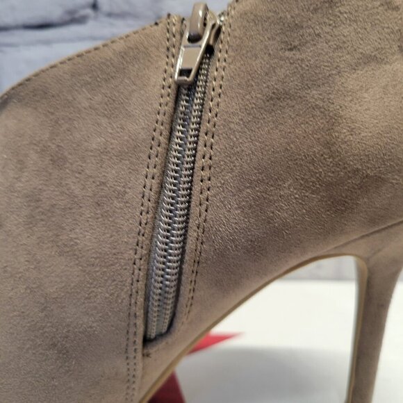 Journee Collection Women's Demmi Pointed Toe Shooties - Picture 5 of 8